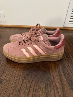Pink adidas gazelle - size 6.5 (fits like W7)